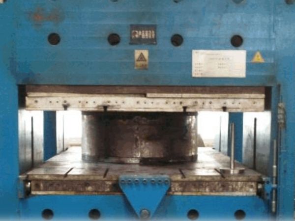 Natural rubber bearing vulcanizer
