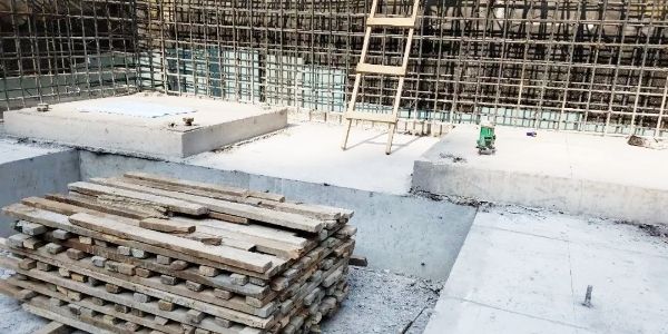 Lower member concrete pouring is finished and formwork is removed.
